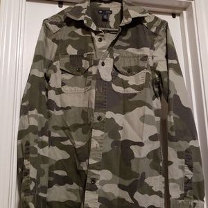 Gap button down camo shirt
